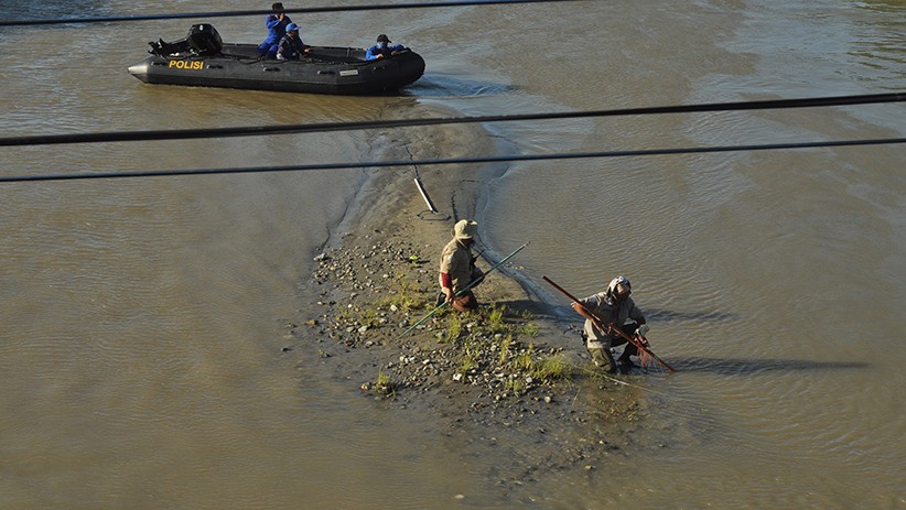 Operasi Penyelamatan Buaya Berkalung Ban Motor Belum Berhasil - Bagian 2