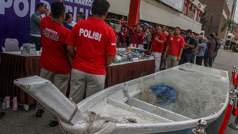 Polda Riau Gagalkan Penyelundupan 35 Kg Sabu dan 36 Botol Cairan Vape - Bagian 2