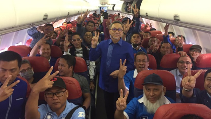 Zulkifli Hasan Sewa Pesawat Kawal 392 Voters Menuju Kongres PAN ke-V - Bagian 1
