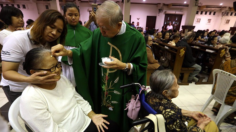 Misa Hari Orang Sakit Sedunia di Gereja Santa Maria Tak Bercela Surabaya - Bagian 6