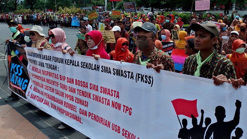 Ratusan Guru SMA Swasta Jawa Tengah Tuntut Pemberian Insentif - Bagian 2