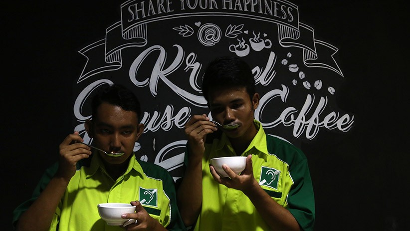 Penyandang Tunarungu dan Tunawicara Ikuti Pelatihan Barista di Surabaya - Bagian 4