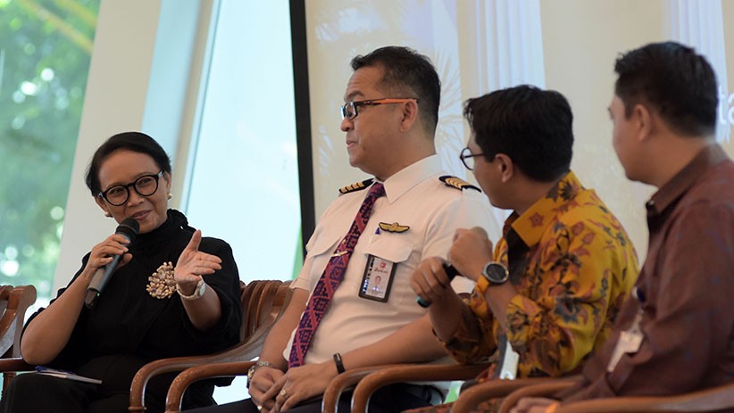 Menlu Sambut Tim Evakuasi WNI dari Wuhan - Bagian 3