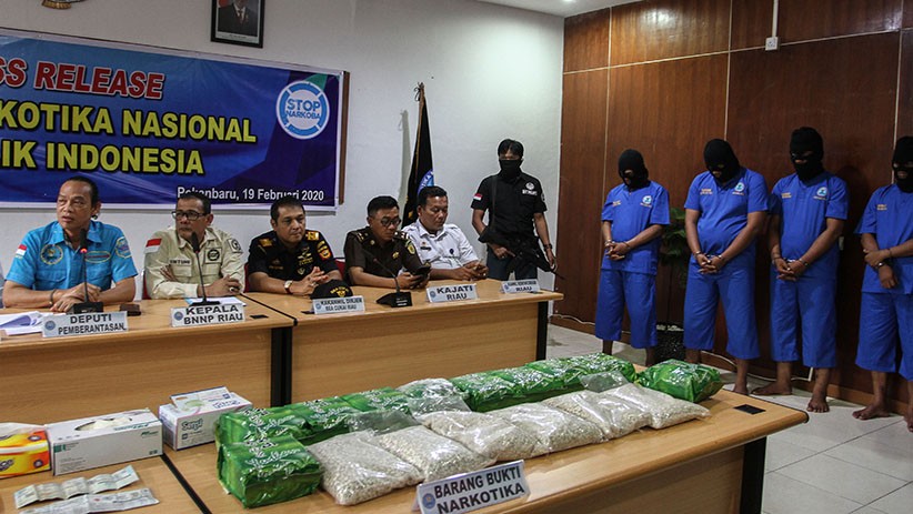 Oknum Polisi Terlibat Penyelundupan 60 Ribu Pil Ekstasi dan 10 Kg Sabu dari Malaysia - Bagian 1