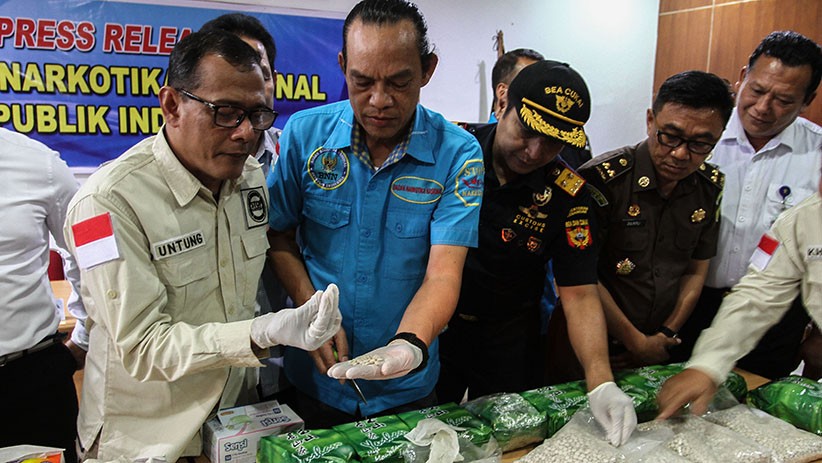 Oknum Polisi Terlibat Penyelundupan 60 Ribu Pil Ekstasi dan 10 Kg Sabu dari Malaysia - Bagian 3