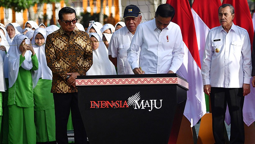 Presiden Jokowi Resmikan Madrasah yang Direhabilitasi dan Renovasi di Pekanbaru - Bagian 4