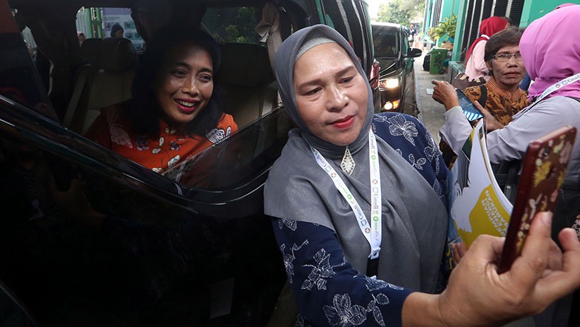 Hadiri Kongres KPI, Menteri PPPA Jadi Rebutan Swafoto - Bagian 2