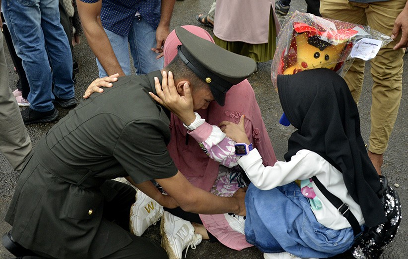 Aksi Prajurit TNI AD Melewati Api saat Penutupan Pendidikan Pertama Bintara - Bagian 3
