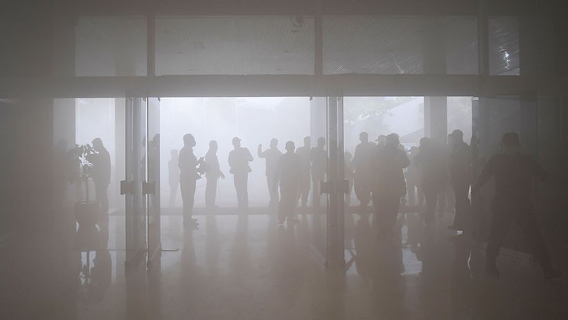 Penampakan Gedung Nusantara III DPR Tertutup Kepulan Asap - Bagian 3