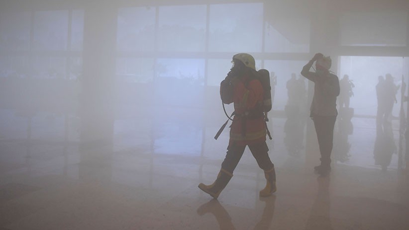 Penampakan Gedung Nusantara III DPR Tertutup Kepulan Asap - Bagian 2