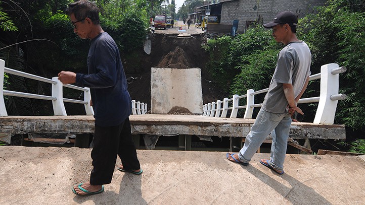 Baru Selesai Dibangun, Jembatan Penghubung Desa di Boyolali Ambruk - Bagian 2