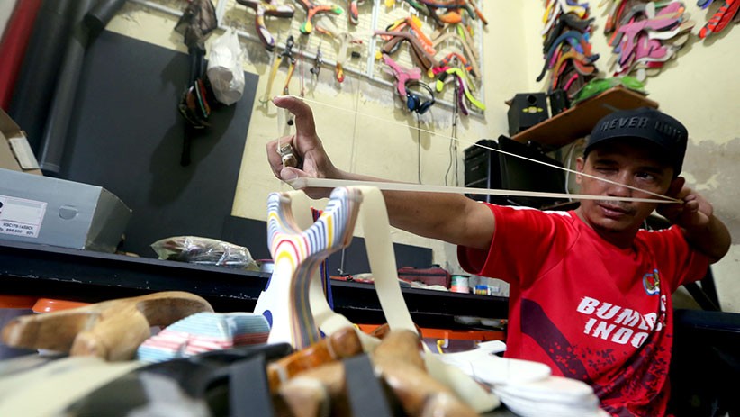 Kerajinan Bumerang Bermotif Wayang Ini Diekspor hingga Prancis - Bagian 5