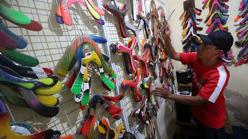 Kerajinan Bumerang Bermotif Wayang Ini Diekspor hingga Prancis - Bagian 1