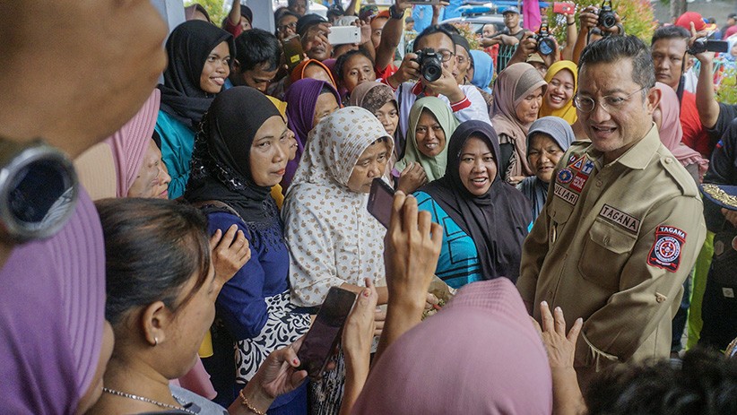 Mensos Serahkan Bantuan Senilai Rp1,9 M untuk Korban Banjir Pekalongan - Bagian 2
