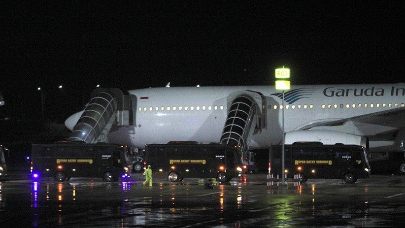 Tiba di Bandara Kertajati, 69 WNI ABK Diamond Princess Dibawa ke Pulau Sebaru - Bagian 3