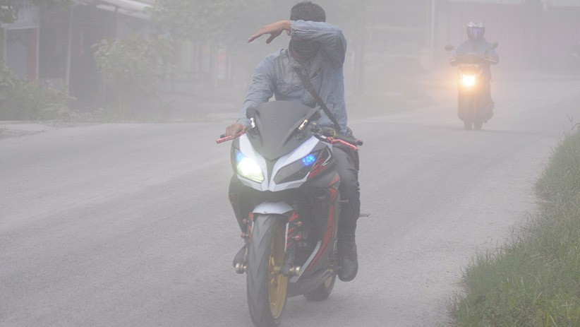Hujan Abu di Boyolali akibat Erupsi Gunung Merapi, Jarak Pandang Terbatas - Bagian 2