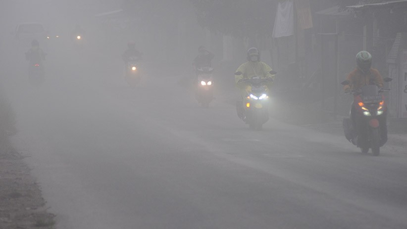 Hujan Abu di Boyolali akibat Erupsi Gunung Merapi, Jarak Pandang Terbatas - Bagian 1