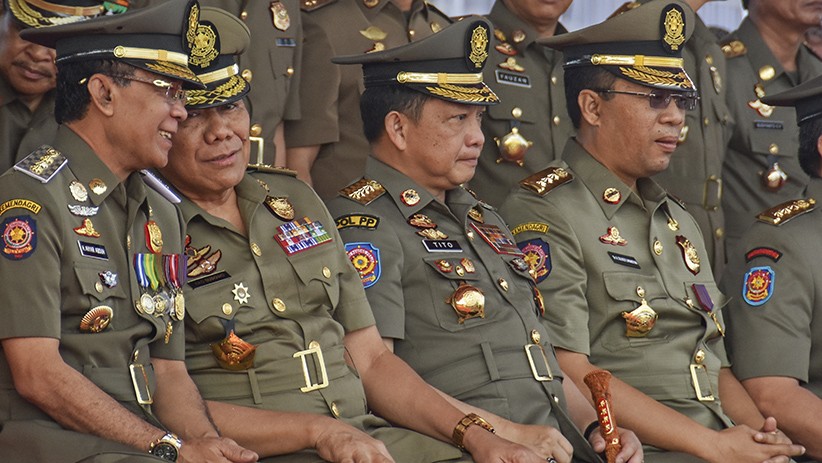 Mendagri Tito Karnavian Hadiri Upacara HUT ke-70 Sat Pol PP di Mataram - Bagian 2