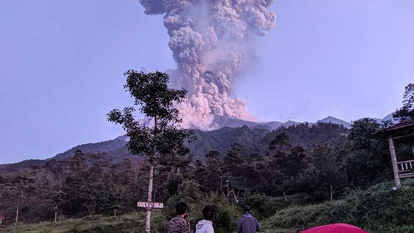 Gunung Merapi Erupsi, Semburkan Abu Vulkanik Setinggi 6.000 Meter - Bagian 1