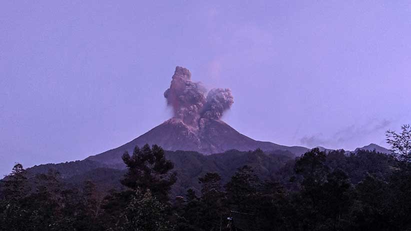 Gunung Merapi Erupsi, Semburkan Abu Vulkanik Setinggi 6.000 Meter - Bagian 2