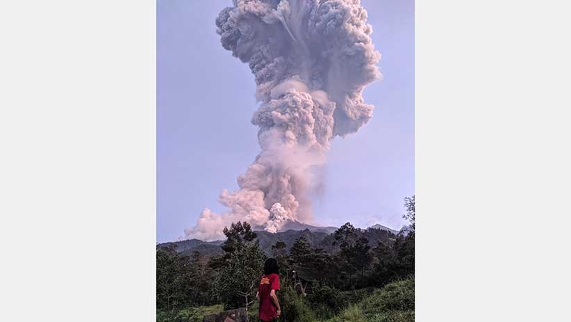Gunung Merapi Erupsi, Semburkan Abu Vulkanik Setinggi 6.000 Meter - Bagian 3
