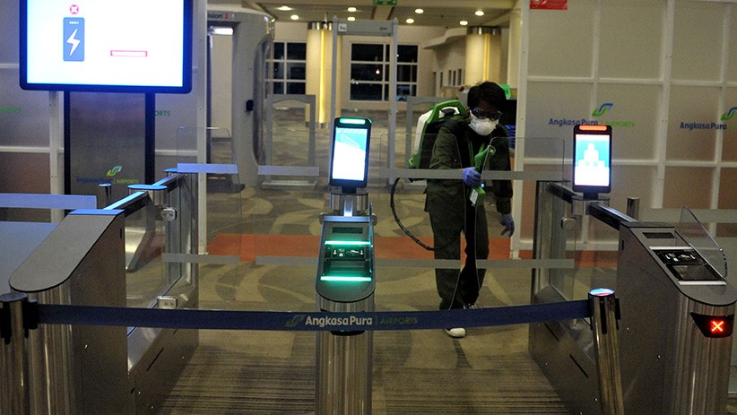 Bandara Ngurah Rai Bali Disemprot Cairan Disinfektan untuk Cegah Virus Korona - Bagian 2