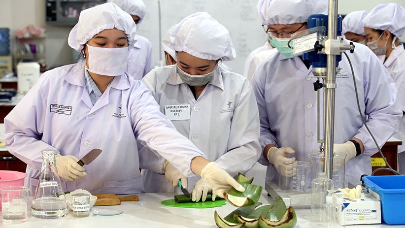 Mahasiswa Universitas Surabaya Buat Cairan Antiseptik dari Lidah Buaya - Bagian 5