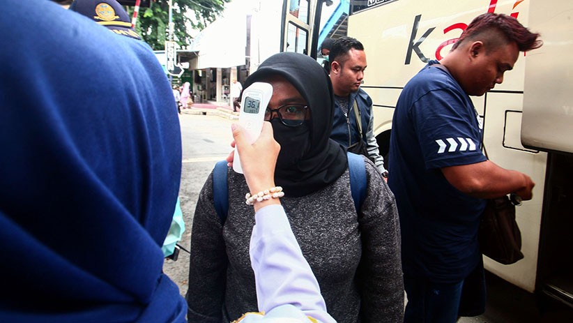Antisipasi Virus Korona, Dishub Surabaya Cek Suhu Tubuh Penumpang Bus - Bagian 4