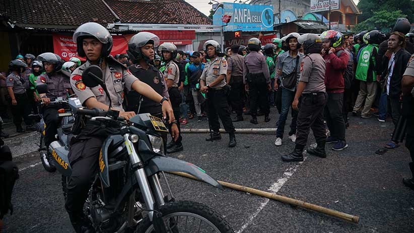 Ribuan Pengemudi Ojek Online Bentrok dengan Debt Collector di Yogyakarta - Bagian 2