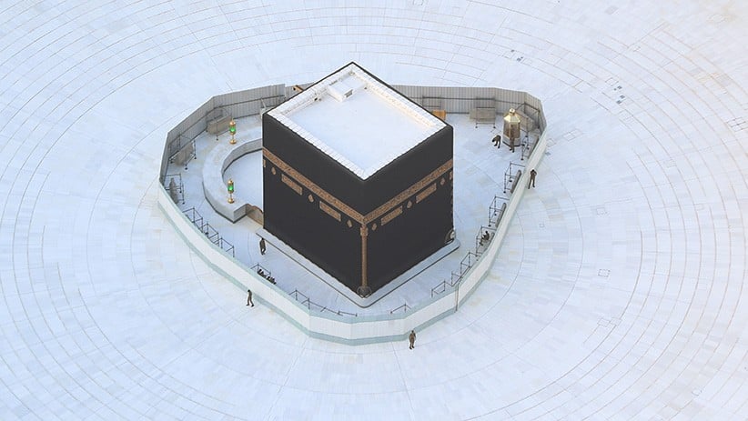 Foto-Foto Ka'bah Dikelilingi Pagar untuk Cegah Virus Korona - Bagian 1