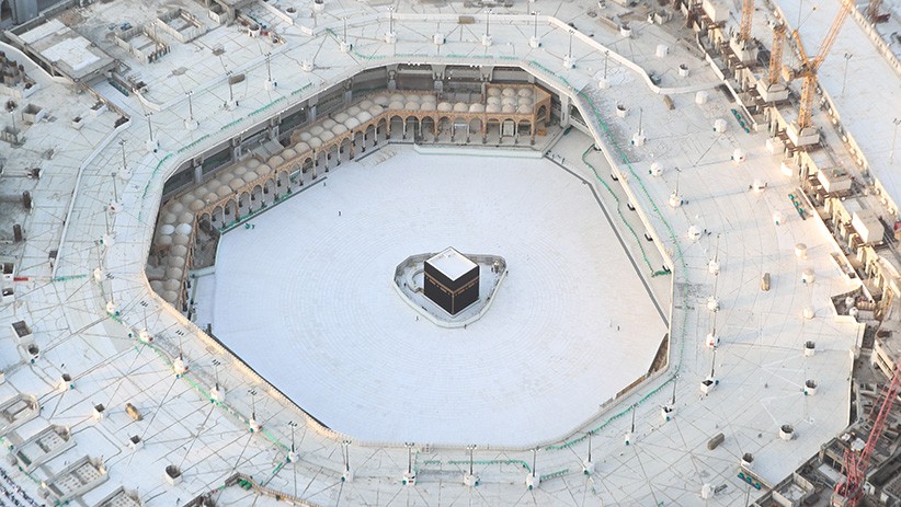 Foto-Foto Ka'bah Dikelilingi Pagar untuk Cegah Virus Korona - Bagian 3