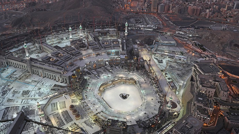 Foto-Foto Ka'bah Dikelilingi Pagar untuk Cegah Virus Korona - Bagian 5