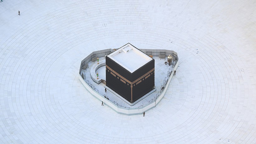 Foto-Foto Ka'bah Dikelilingi Pagar untuk Cegah Virus Korona - Bagian 2