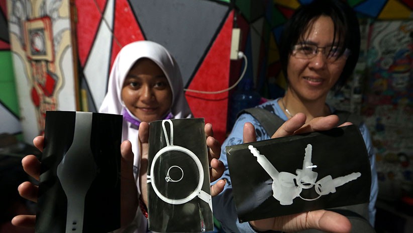 Serunya Belajar Teknik Fotogram bersama Mahasiswa Chipoc Unitomo Surabaya - Bagian 5