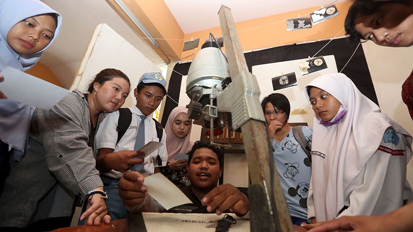 Serunya Belajar Teknik Fotogram bersama Mahasiswa Chipoc Unitomo Surabaya - Bagian 2