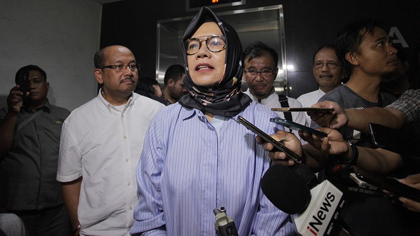 Ekspresi Karen Agustiawan Tinggalkan Rumah Tahanan Kejaksaan Agung - Bagian 2