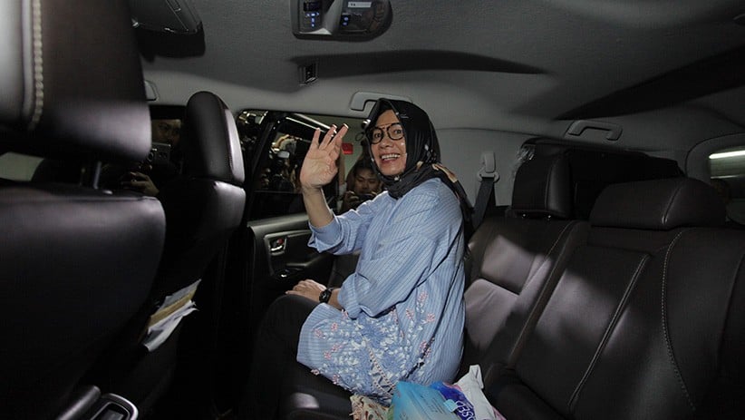 Ekspresi Karen Agustiawan Tinggalkan Rumah Tahanan Kejaksaan Agung - Bagian 1