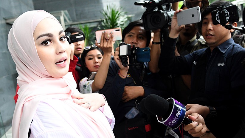 Jadi Saksi Kasus Korupsi, Jennifer Dunn Mengaku Terima Mobil dari Wawan - Bagian 1