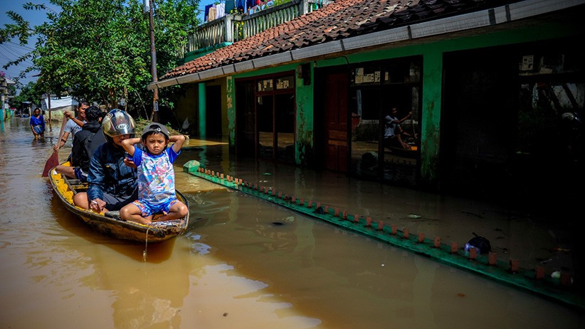 Banjir Setinggi 1 Meter Rendam Kampung Bojongasih Bandung - Bagian 1