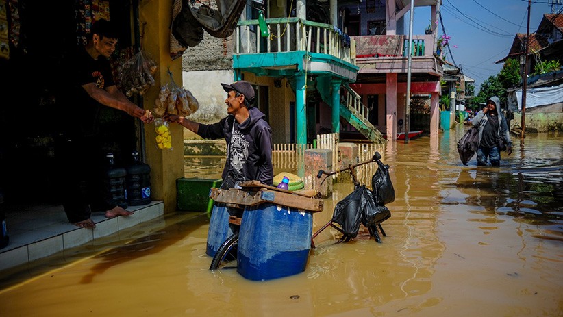 Banjir Setinggi 1 Meter Rendam Kampung Bojongasih Bandung - Bagian 2