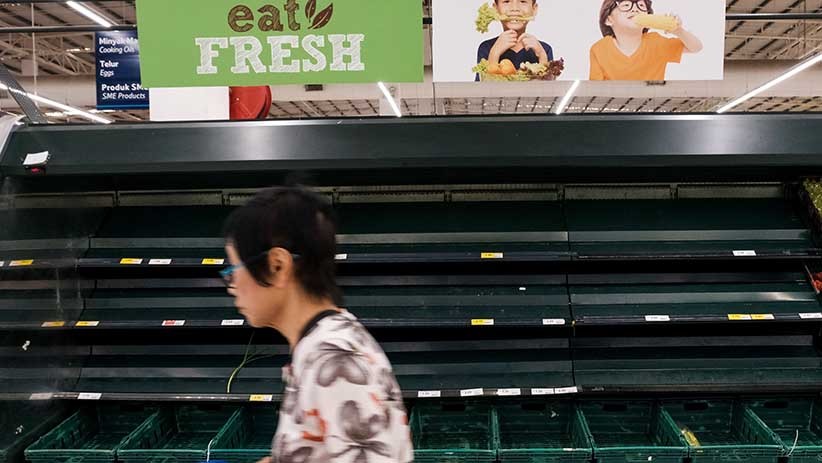 Malaysia Lockdown, Persediaan Makanan Ludes Diborong Warga - Bagian 4