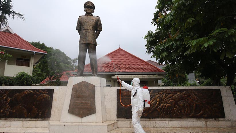 Cegah Virus Korona Museum Ahmad Yani Diemprot Cairan Disinfektan