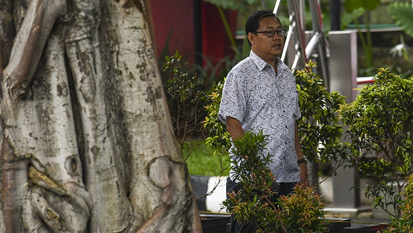 Saksi Kasus Suap, Mantan Ketua DPRD Bengkalis Diperiksa KPK - Bagian 2