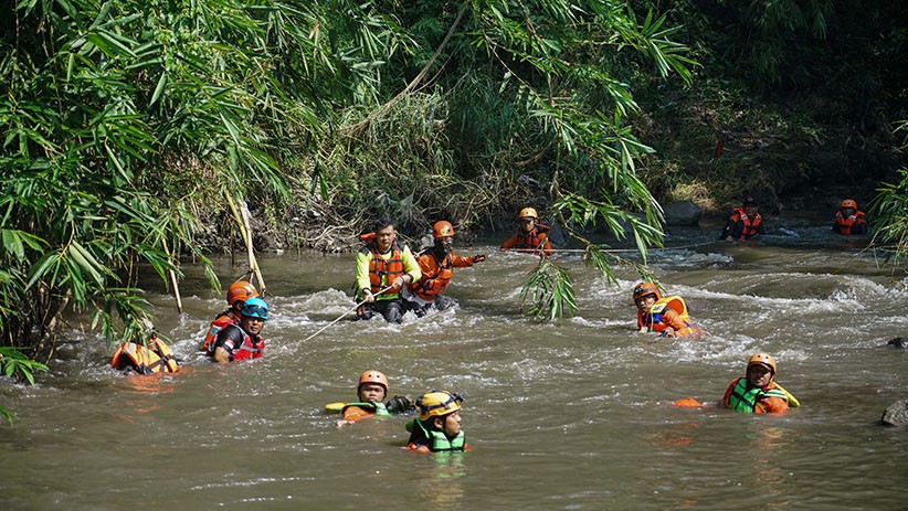 Tim SAR Lanjutkan Pencarian Korban Hanyut di Sungai Opak Sleman - Bagian 1