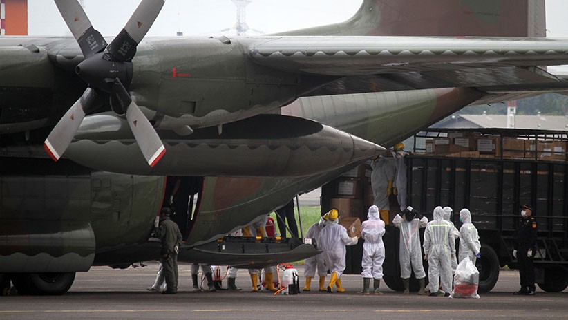 Alat-Alat Kesehatan untuk Penanganan COVID-19 dari China Tiba di Lanud Halim - Bagian 1