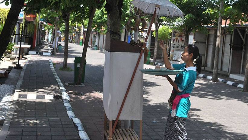 Cegah Penyebaran COVID-19, Kawasan Tanah Lot Ditutup Sementara - Bagian 1