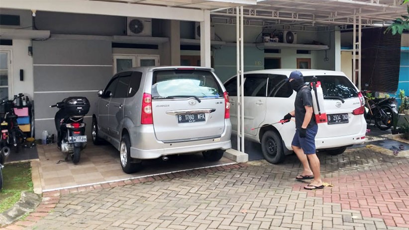 Cegah Penyebaran COVID-19, Permukiman Warga Cinangka Disemprot Cairan Disinfektan - Bagian 3