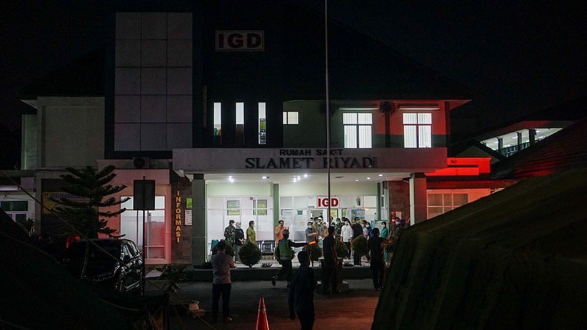 Presiden Jokowi Bawa Jenazah Ibunda ke Rumah Duka - Bagian 3