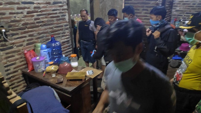 Polisi Geledah Rumah Terduga Teroris di Batang - Bagian 1
