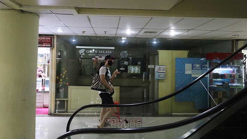 Dampak COVID-19, Pedagang Metro Atom Plaza Pasar Baru Tutup Toko - Bagian 4